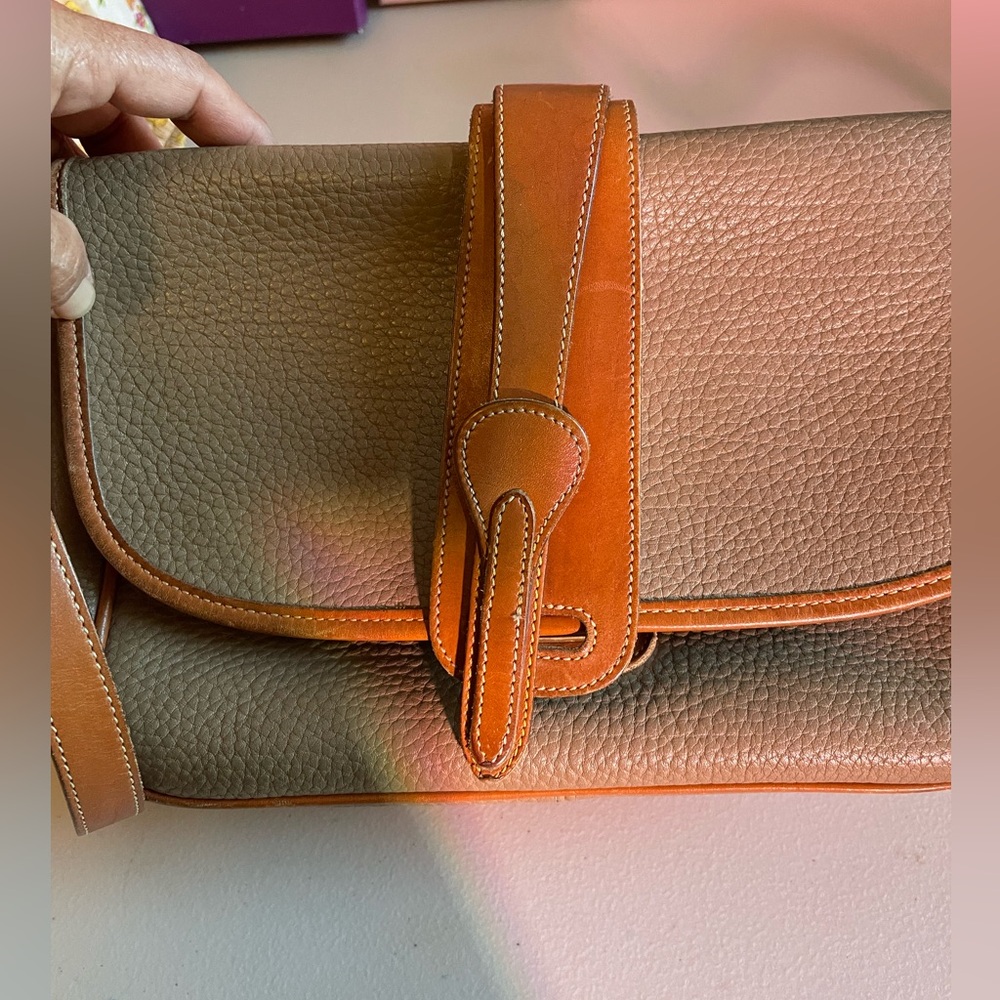 Dooney & Bourke Vintage saddleback design in good vintage condition - Picture 8 of 8